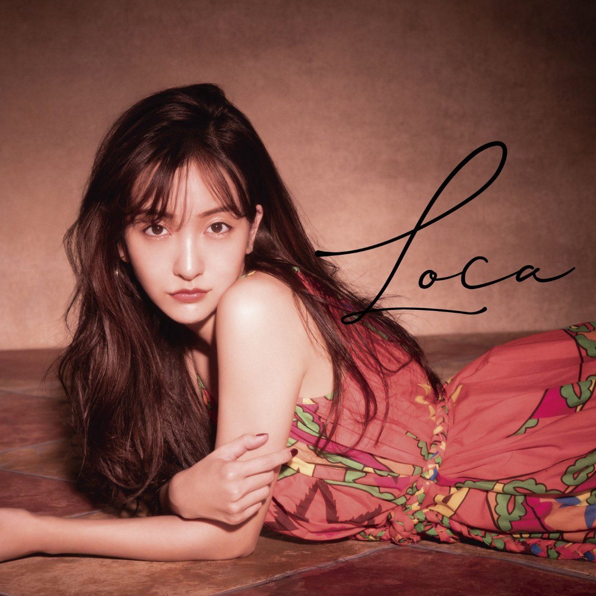[Album] 板野友美 (Tomomi Itano) – Loca [AAC 256 / WEB] [2019.10.16]