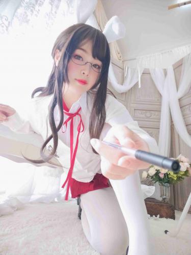 [Cosplay] Niyeye 你烨烨 (白烨) Reading girl