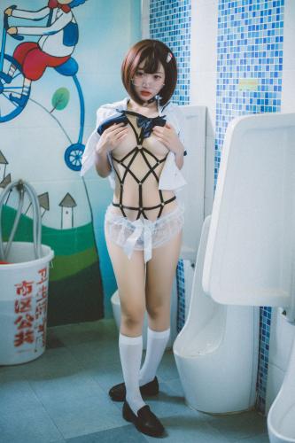 柒柒要乖哦 – 乐园JK [37P-400MB]