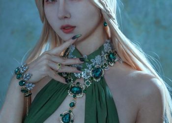 Cosplay 云溪溪 奶桃 孔雀石 [40P]