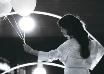 [Album] 中島みゆき (Miyuki Nakajima) – 世界が違って見える日 [FLAC / WEB] [2023.03.01]