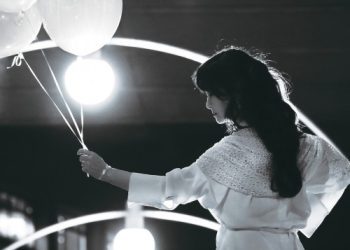 [Album] 中島みゆき (Miyuki Nakajima) – 世界が違って見える日 [AAC 320 / WEB] [2023.03.01]