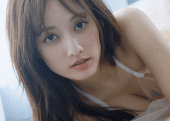 [雑誌] FRIDAY 2023.01.04 谷まりあ 柔肌の誘惑